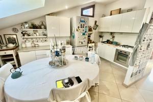 TRILOCALE MANSARDATO COMPLETAMENTE RISTRUTTURATO N