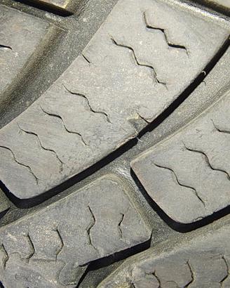 Gomme Invernali Falken 225/45 R17