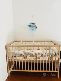 Lettino per neonato in legno con materasso e acces