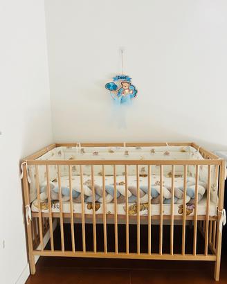 Lettino per neonato in legno con materasso e acces