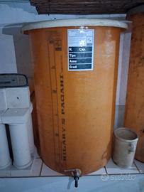 Due Contenitore olio in vetroresina