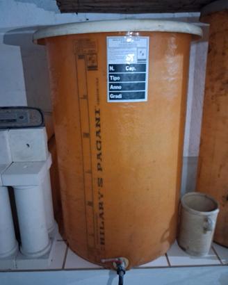 Due Contenitore olio in vetroresina