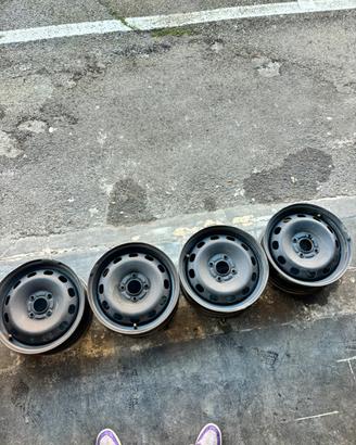 Cerchi in ferro Ford Fiesta 15 poll + sensori TPMS