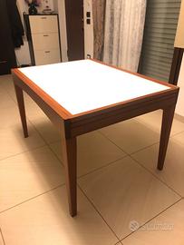 Tavolo da pranzo allungabile in legno e vetro