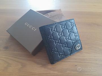 Gucci Signature Bi-Fold Wallet con portamonete. 