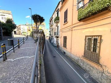 2 LOCALI A PORTICI