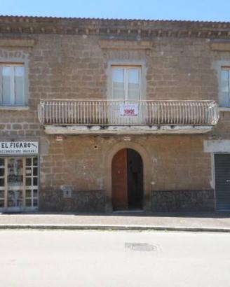Casa indipendente di 200 m² con più di 5 locali a 