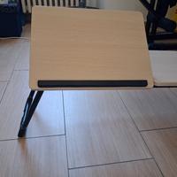 Tavolino pieghevole regolabile in legno chiaro