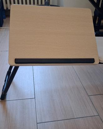 Tavolino pieghevole regolabile in legno chiaro