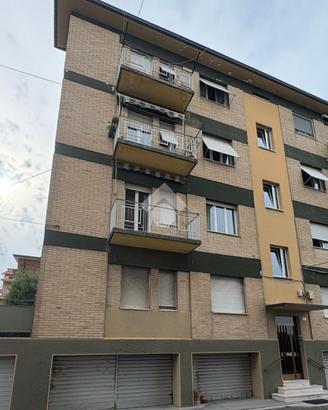 3 LOCALI A ANCONA