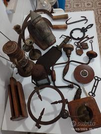 vari oggetti antichi 