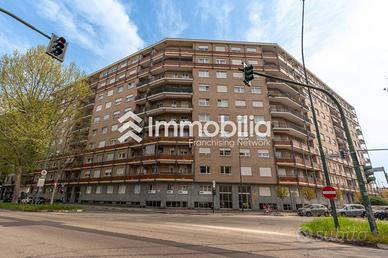 Appartamento di 151 m² con più di 5 locali a Torin