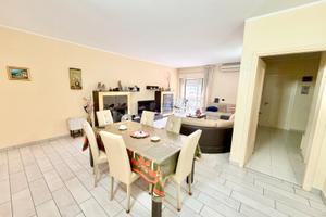 Parete - Quadrilocale di 130mq