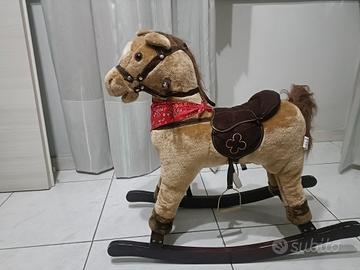 cavallo a dondolo per bambini in legno 