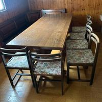 tavolo con tutti le sedie