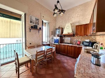 3 LOCALI A GRUMO NEVANO