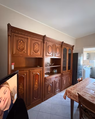 Credenza d’epoca in legno massello