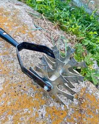 Attrezzo per orto o giardino