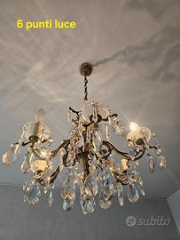 Lampadario con gocce di cristallo