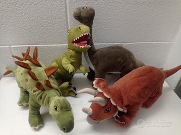 4 dinosauri peluche 