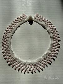 Collana a rete fatta a mano in perline vintage
