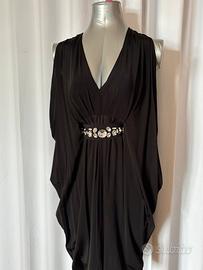 Abito a farfalla con cintura gioiello nero