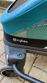 Rimorchio per bici marca Cybex.