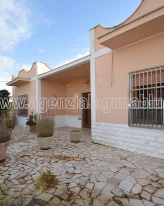 Ampia villa