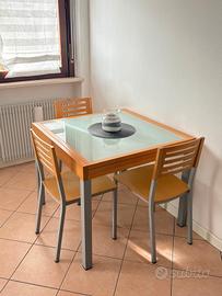  tavolo e 4 sedie 