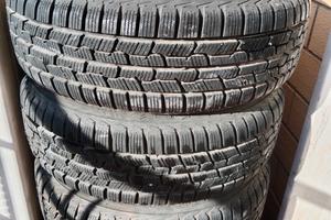 gomme con cerchi e borchie 