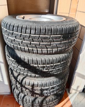 gomme con cerchi e borchie 