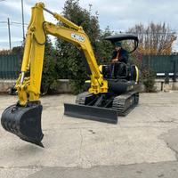 E209 Escavatore Kobelco 25 q SK025