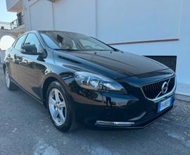 Volvo V40 D2