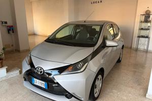 TOYOTA AYGO 1.0 5P X-PLAY "UN GIOIELLINO"