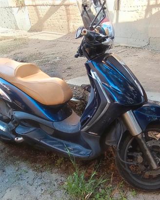 Piaggio Beverly 400 Tourer 