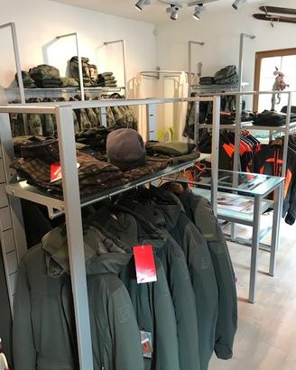 Arredamento negozio abbigliamento