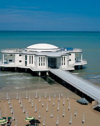 Senigallia 400 mt mare 350 euro a settimana. 