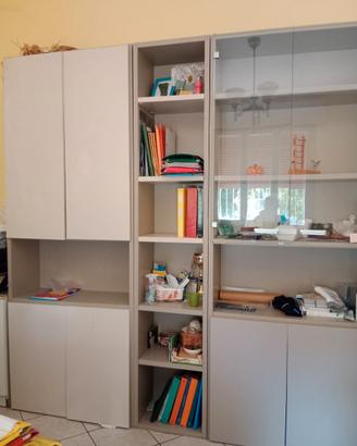 Libreria con vetrinetta