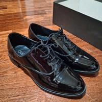 scarpe nere in vernice