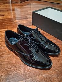 scarpe nere in vernice