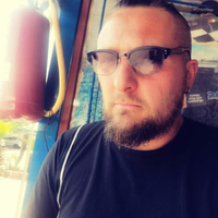 Serio e non fumatore