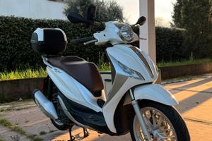 Piaggio medley 150