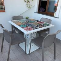 Tavolo da esterno con sedie