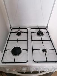 Cucina a gas con forno indesit