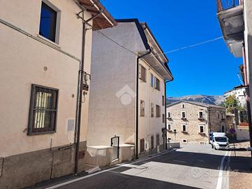 3 LOCALI A RIVISONDOLI