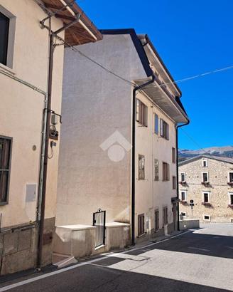 3 LOCALI A RIVISONDOLI