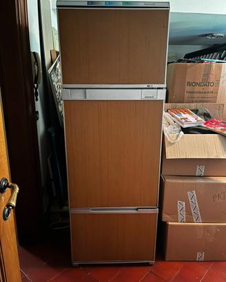 Frigorifero Ariston color noce con congelatore