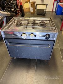 Cucina con forno