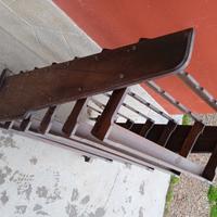 Scaffale porta bottiglie con ruote 