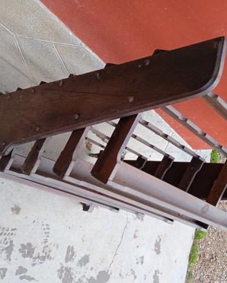 Scaffale porta bottiglie con ruote 